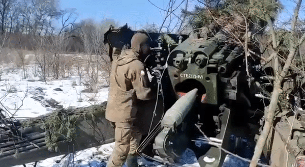 Siêu pháo 2A36 Giatsint-B có thể bắn đạn hạt nhân được Ukraine tăng cường tới Donbass