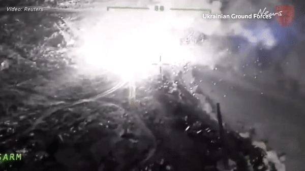 Sức ép đòn tập kích từ pháo binh Ukraine buộc Nga rút quân khỏi đảo Rắn?
