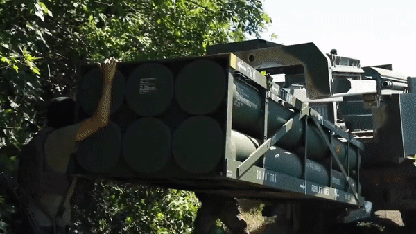  'Hỏa thần' HIMARS Mỹ giúp Ukraine đối trọng với pháo binh Nga?