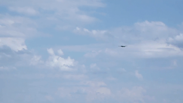 Nga đăng video tiêm kích bom Su-34 phóng tên lửa Kh-29 tấn công kho đạn Ukraine