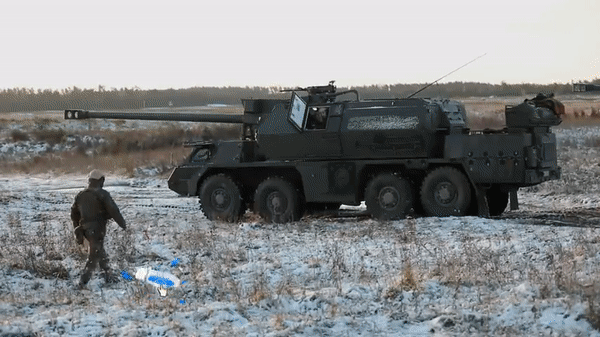 Pháo tự hành 'siêu dị' Zuzana 2 đổ dồn tăng cường sức mạnh cho quân đội Ukraine