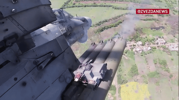 Phi công Nga 'thoát trong gang tấc' khi trực thăng Ka-52 bị Ukraine bắn cháy tại Donbass