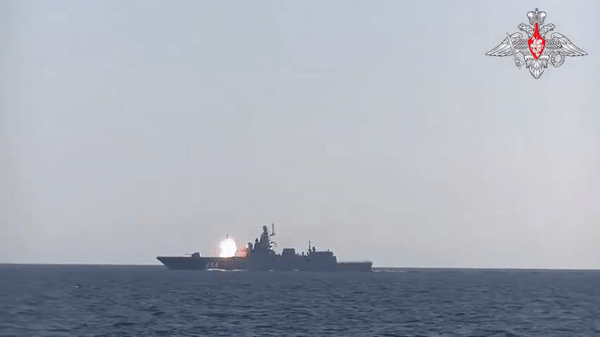 Loạt tên lửa Kalibr phóng từ chiến hạm Đô đốc Grigorovich đánh thẳng vào Odessa