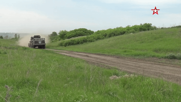 Vì sao 'bão táp' BM-27 lại soán ngôi 'lốc lửa' BM-30 trên chiến trường Ukraine?