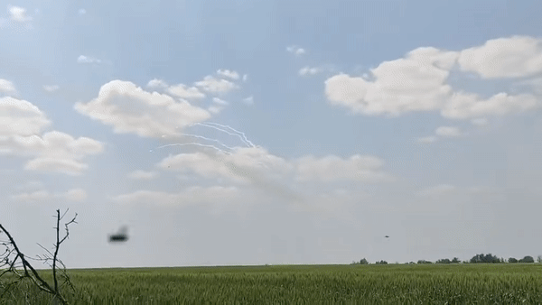 Su-25 Ukraine tung đòn không kích nhắm vào quân Nga trên chiến trường