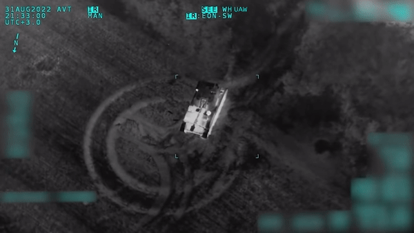 Pháo tự hành 2S3 Akatsiya Nga bị UAV TB-2 Ukraine phá hủy tại Kherson
