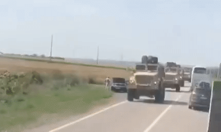 Đoàn thiết giáp MaxxPro Mỹ dài 500 mét vượt biên giới Ba Lan tiến vào Ukraine