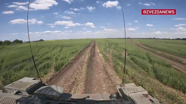 Hệ thống phòng không Tor-M1 Nga bị tiêu diệt bởi UAV TB2 Ukraine tại Kherson