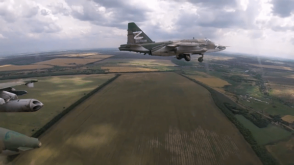 Chiến đấu cơ Su-25SM3 Nga lao xuống đất ngay sau khi cất cánh tại Crimea