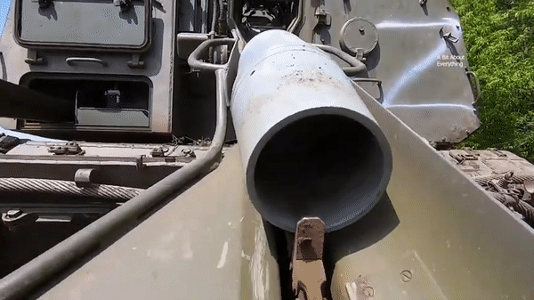 Siêu pháo tự hành 2S19M2 Nga có thể hiện được sức mạnh tại Ukraine?