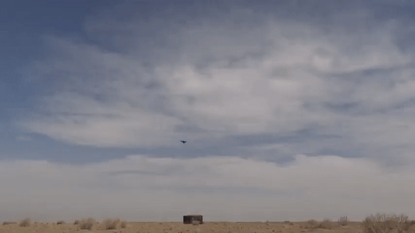 UAV cảm tử Nga tấn công 'xé nát' pháo tự hành 2S3 Akatsiya Ukraine