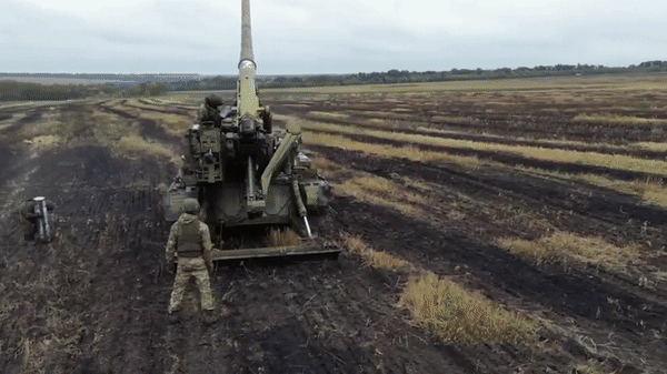 Pháo tự hành có thể bắn đạn hạt nhân 2S7M Nga tập kích cứ điểm Ukraine