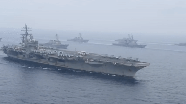 Nhóm tác chiến tàu sân bay USS Ronald Reagan áp sát bán đảo Triều Tiên