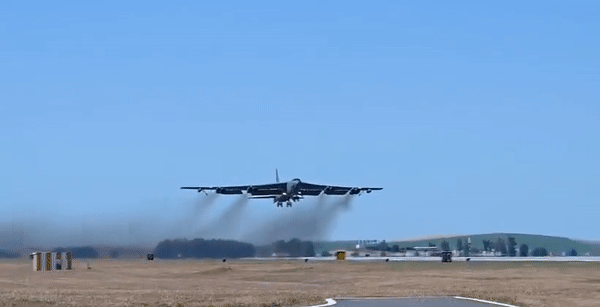 Mỹ có thể triển khai 'pháo đài bay' B-52 tới Australia