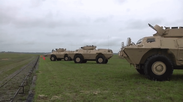 Mỹ viện trợ thiết giáp M1117 cho Ukraine