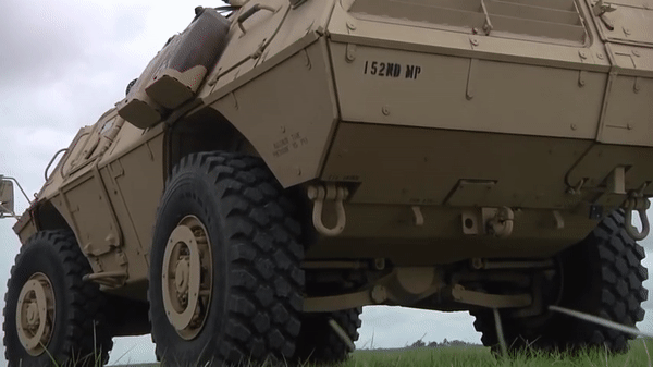 Mỹ viện trợ thiết giáp M1117 cho Ukraine