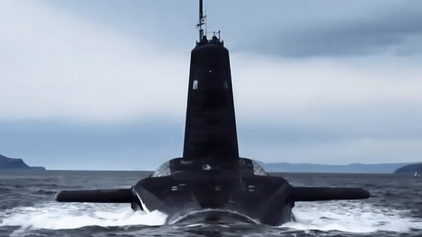 Tàu ngầm hạt nhân chiến lược Anh phải hủy nhiệm vụ vì hỏa hoạn