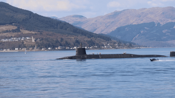 Tàu ngầm hạt nhân chiến lược Anh phải hủy nhiệm vụ vì hỏa hoạn