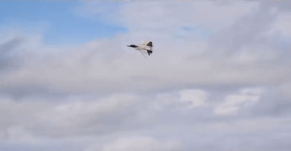 'Chim ăn thịt' F-22 được Mỹ triển khai tại Trung Đông để gửi tín hiệu nóng tới Iran?