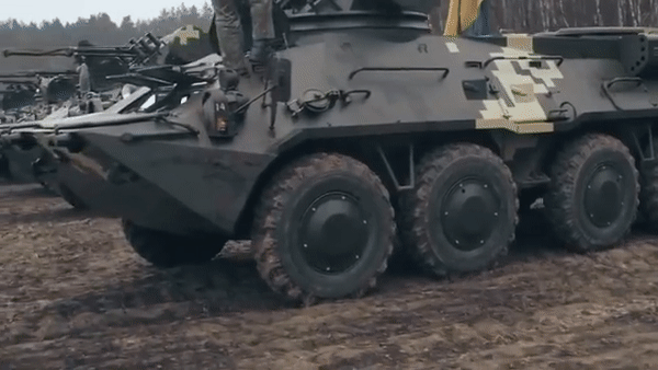 Thiết xa bộ binh BTR-3U Ukraine tiến vào tiếp quản thành phố Kherson
