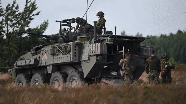 Canada mua 39 thiết giáp ACSV 8x8 để thay thế xe viện trợ cho Ukraine