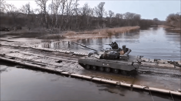 Xe tăng T-80U 'phiên bản mùa đông' được Nga tung vào Ukraine?