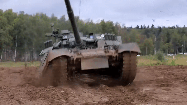 Xe tăng T-80U 'phiên bản mùa đông' được Nga tung vào Ukraine?