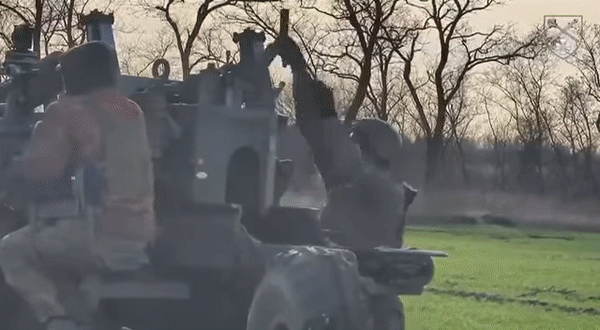 Ukraine tung clip đang tác chiến với lựu pháo FH-70 do Ý viện trợ