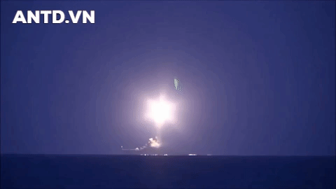 Tên lửa từ tàu chiến và máy bay ném bom chiến lược Nga ào ạt tập kích Ukraine