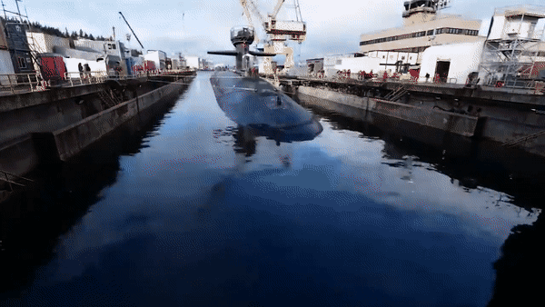 Tàu ngầm nguyên tử mạnh nhất thế giới của Mỹ dàn hàng cùng đồng minh trên biển