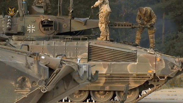 Hàng loạt thiết giáp tối tân Puma Đức đồng loạt hỏng sau diễn tập