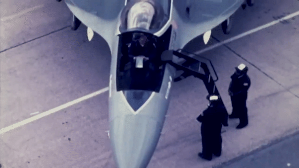Chiến đấu cơ F-16XL, đối thủ thất thế trước 'đại bàng thầm lặng' F-15E