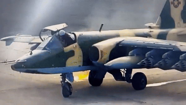 Cường kích Su-25 của Congo sống sót kỳ diệu sau khi bị trúng tên lửa