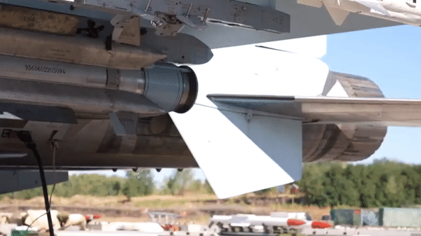 Iran bất ngờ tuyên bố đã mua tiêm kích đa năng Su-35S từ Nga