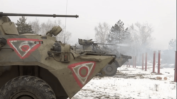 Sức mạnh khẩu pháo 2A72 cỡ nòng 30mm trên 'báo thép' BTR-82A Nga