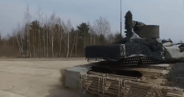 Nga lắp thêm giáp phản ứng nổ bên hông cho siêu tăng T-90M