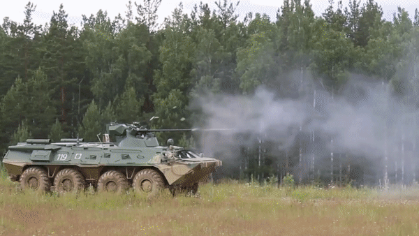 Sức mạnh khẩu pháo 2A72 cỡ nòng 30mm trên 'báo thép' BTR-82A Nga