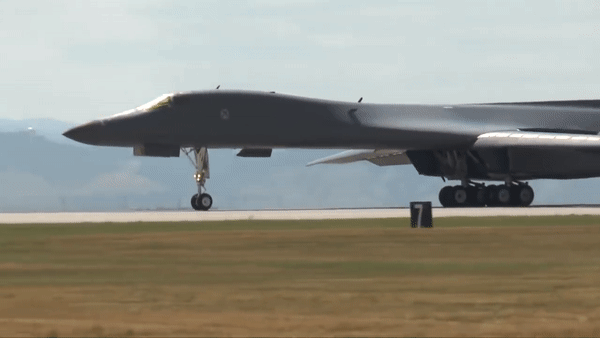 Mỹ điều 'oanh tạc cơ chiến lược' B-1B Lancer tới bán đảo Triều Tiên