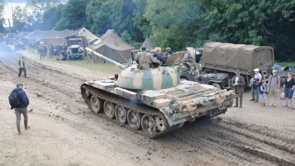 Nga phải gọi tái biên hàng loạt 'lão tăng' T-54/55?