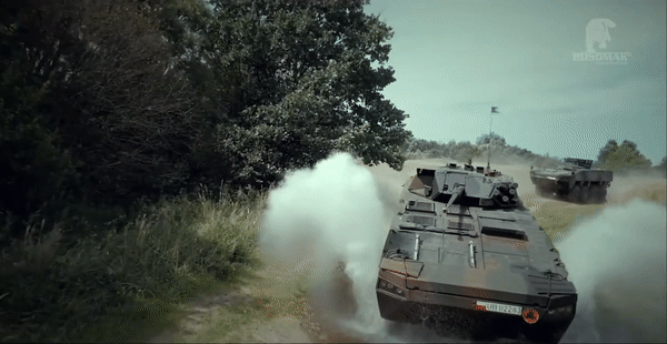 Ukraine đặt mua 100 xe thiết giáp đa năng Rosomak từ Ba Lan