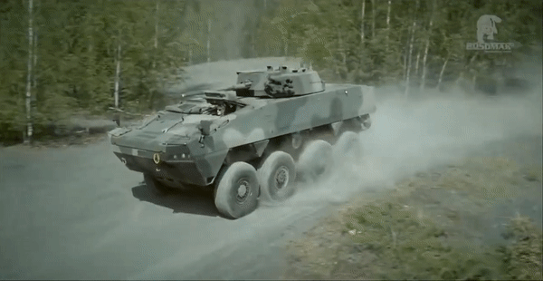 Ukraine đặt mua 100 xe thiết giáp đa năng Rosomak từ Ba Lan