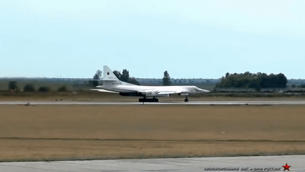 Cặp đôi 'thiên nga trắng' Tu-160 Nga bay qua vùng biển Na Uy