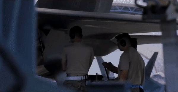 Tiêm kích tàng hình F-22 tiếp tục được Mỹ điều động để giám sát khí cầu lạ