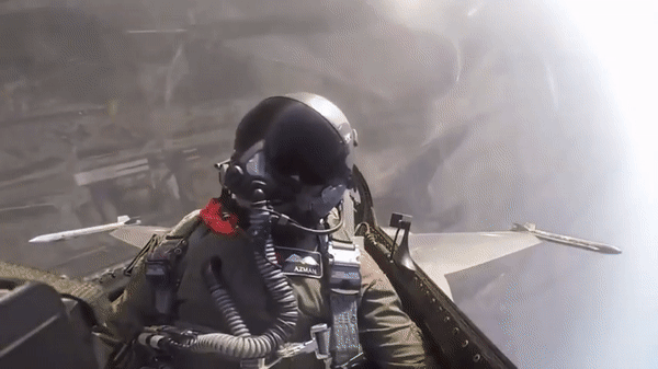 40 tiêm kích F-16V Viper cực nguy hiểm của Mỹ tham gia biểu diễn màn 'voi đi bộ'