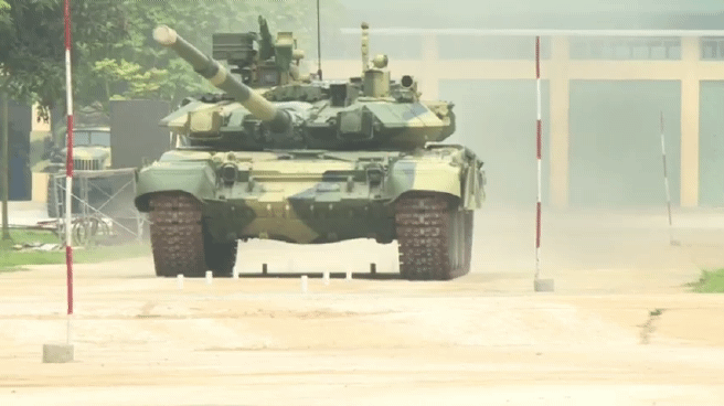 Tổng thống Chechnya khen xe tăng T-72 Nga 'tiện nghi như siêu xe Maybach'