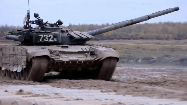 Xe tăng T-72B3 Nga sống sót thần kỳ sau khi trúng liên tiếp hai tên lửa