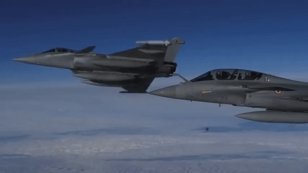 Tiêm kích Su-35 Nga bị chiến đấu cơ Rafale Pháp 'khóa cứng' tại Syria