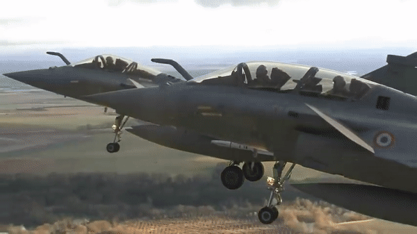 Tiêm kích Su-35 Nga bị chiến đấu cơ Rafale Pháp 'khóa cứng' tại Syria