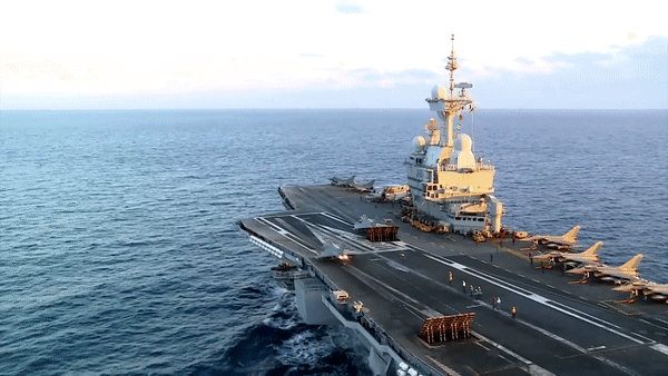 Bỏ qua Nga và Mỹ, Ấn Độ đặt niềm tin vào tiêm kích hạm Rafale-M của Pháp