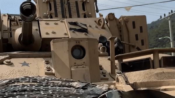 Xe chiến đấu bộ binh M2 Bradley có thể dễ dàng bắn hạ cả xe tăng